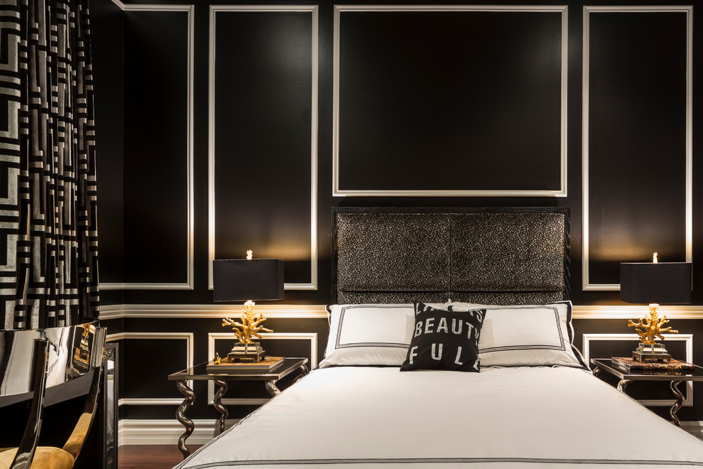 Mittelgroßes Modernes Gästezimmer ohne Kamin mit schwarzer Wandfarbe und braunem Holzboden in Phoenix