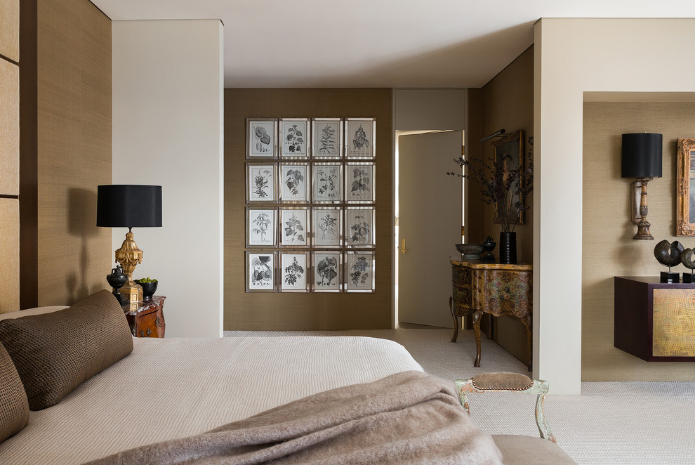 Imagen de dormitorio principal contemporáneo con moqueta y suelo blanco