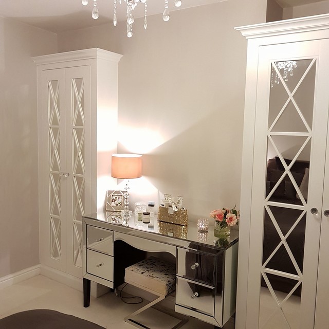 Fitted Wardrobes Moderne Chambre Manchester par Gill Martinez