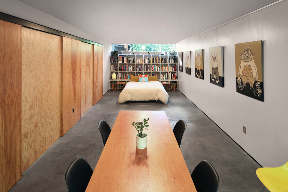 Réalisation d'une chambre design de taille moyenne avec un mur blanc, sol en béton ciré, un sol gris et aucune cheminée.