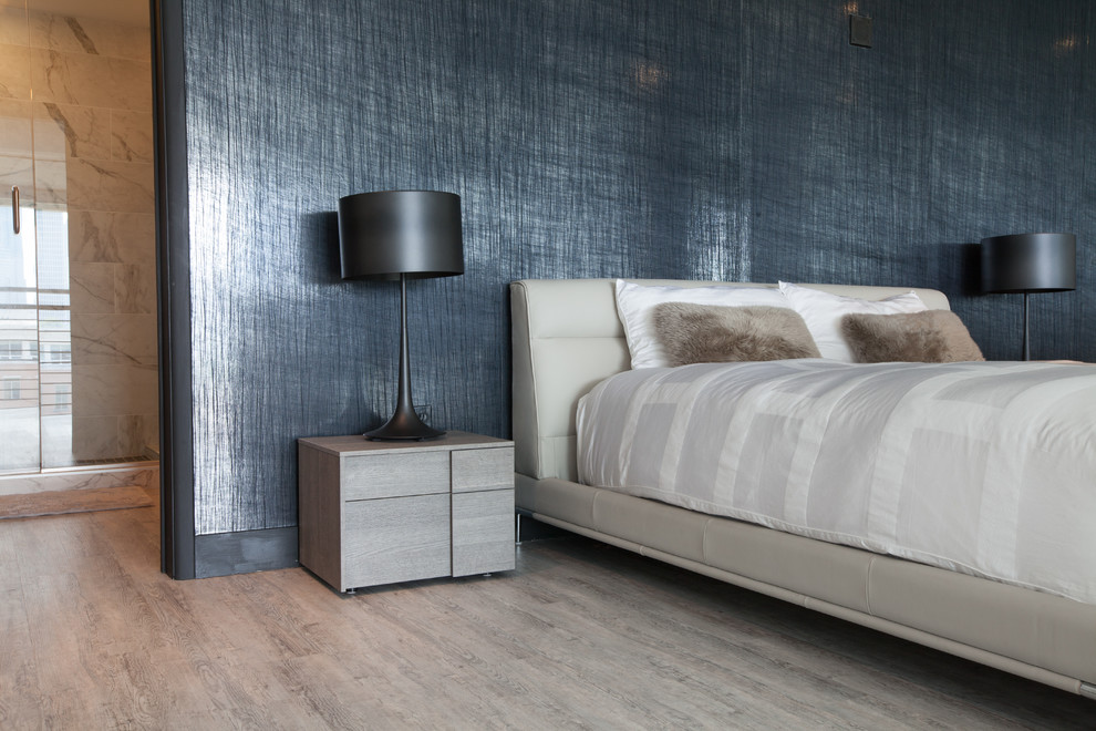 Ejemplo de dormitorio principal minimalista de tamaño medio con suelo vinílico y paredes grises