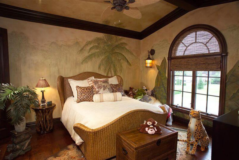 Diseño de dormitorio principal exótico de tamaño medio sin chimenea con paredes marrones, suelo de madera oscura y suelo marrón