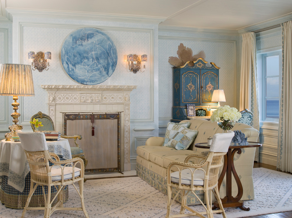 Идея дизайна: огромная гостевая спальня (комната для гостей) в средиземноморском стиле с синими стенами, ковровым покрытием, стандартным камином и фасадом камина из камня
