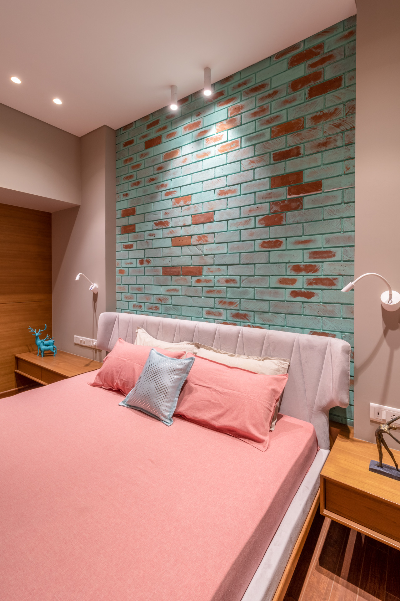 ピンクのおしゃれな寝室の画像 21年10月 Houzz ハウズ