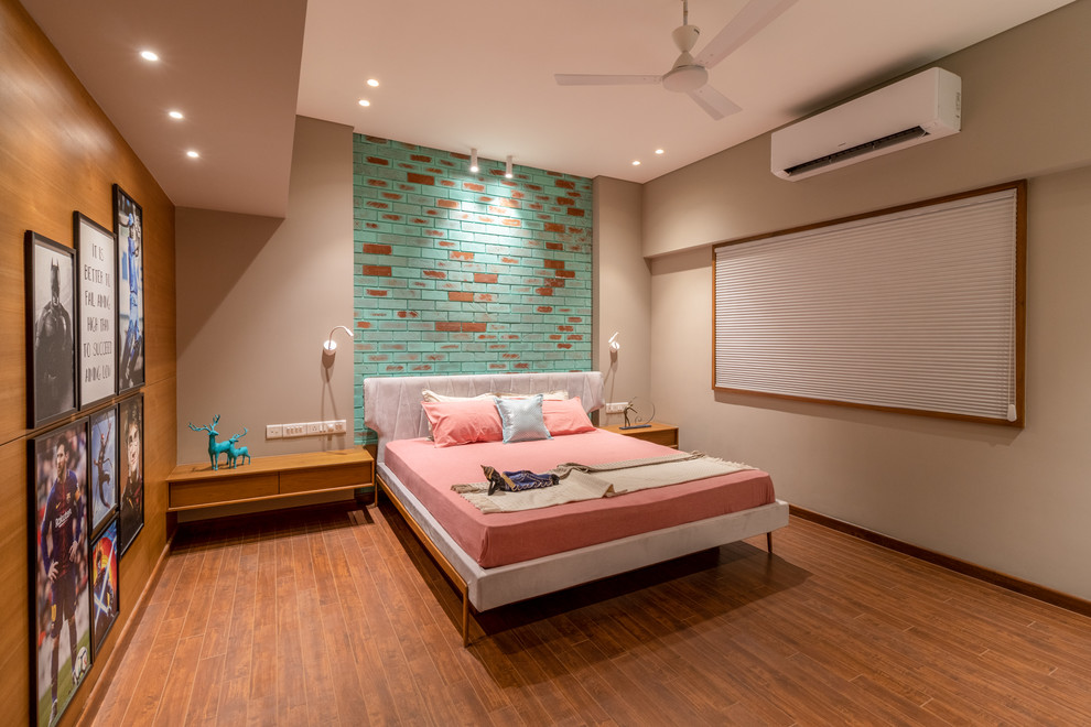 アフマダーバードにあるアジアンスタイルのおしゃれな寝室のレイアウト