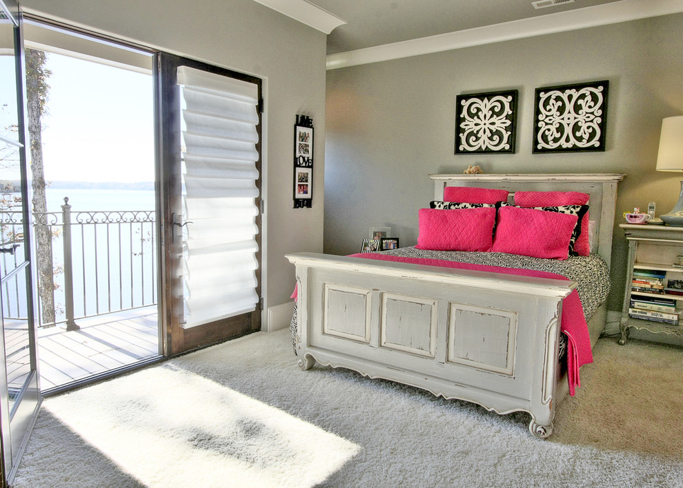Eklektisches Schlafzimmer ohne Kamin mit grauer Wandfarbe, Teppichboden und grauem Boden in Charlotte