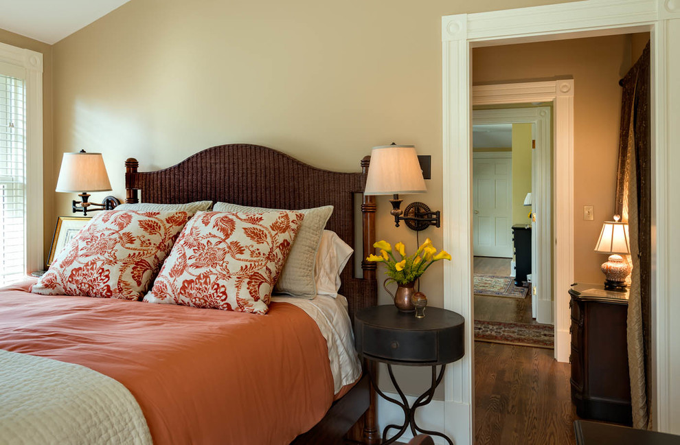 Foto de dormitorio marinero con paredes beige