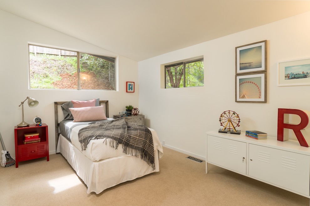 Bedroom - contemporary bedroom idea in San Francisco