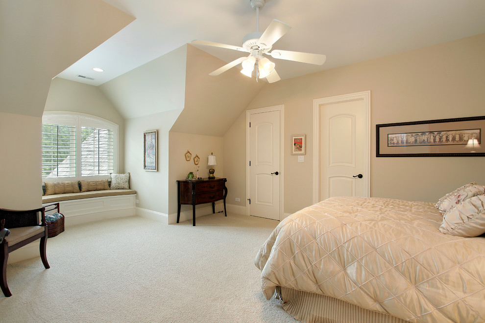 Свежая идея для дизайна: спальня в классическом стиле с ковровым покрытием - отличное фото интерьера