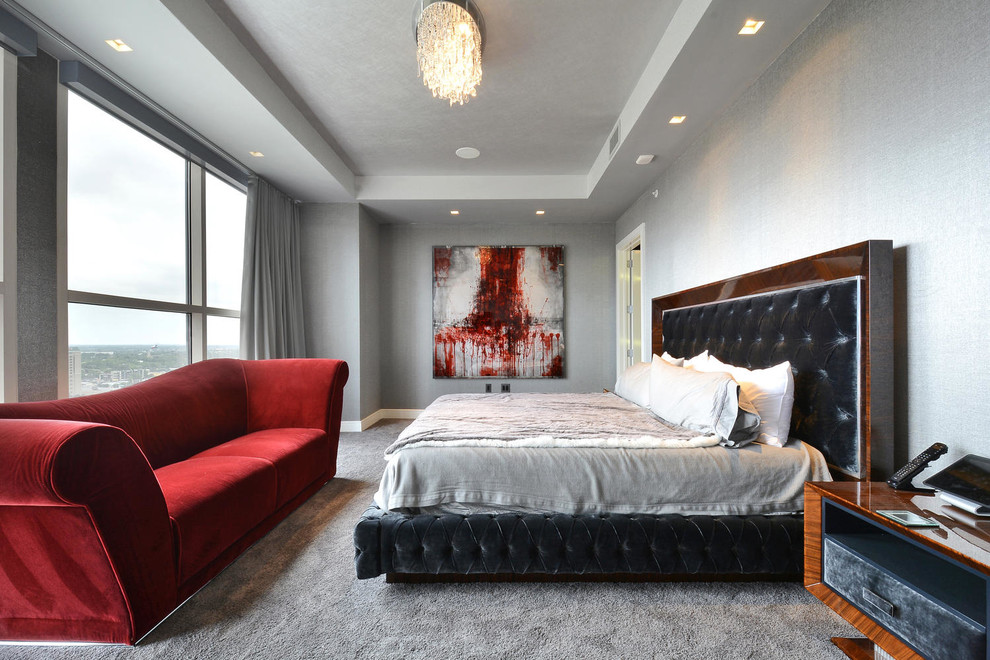 オースティンにあるコンテンポラリースタイルのおしゃれな寝室 (グレーの壁、カーペット敷き、グレーの床) のインテリア