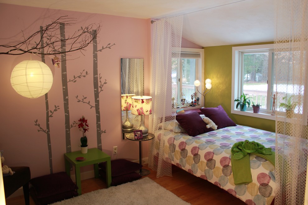 Modelo de habitación de invitados actual con paredes verdes