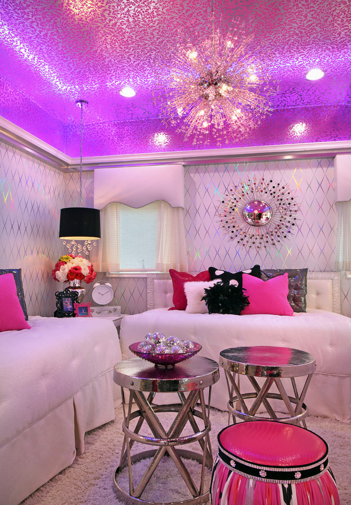 Idée de décoration pour une chambre grise et rose bohème.