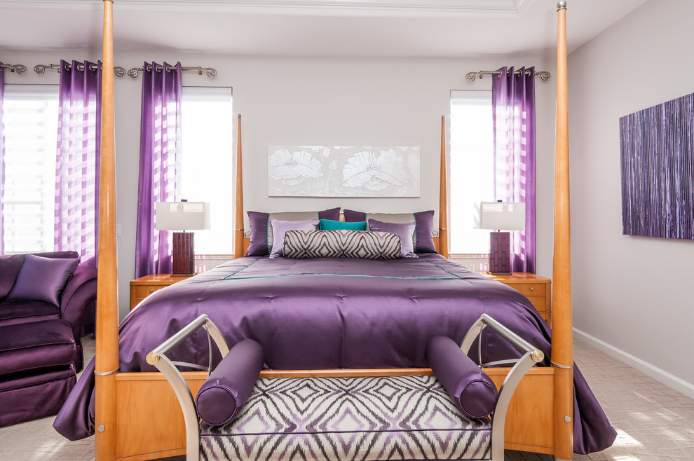 Пример оригинального дизайна: хозяйская спальня среднего размера в современном стиле с серыми стенами и ковровым покрытием без камина
