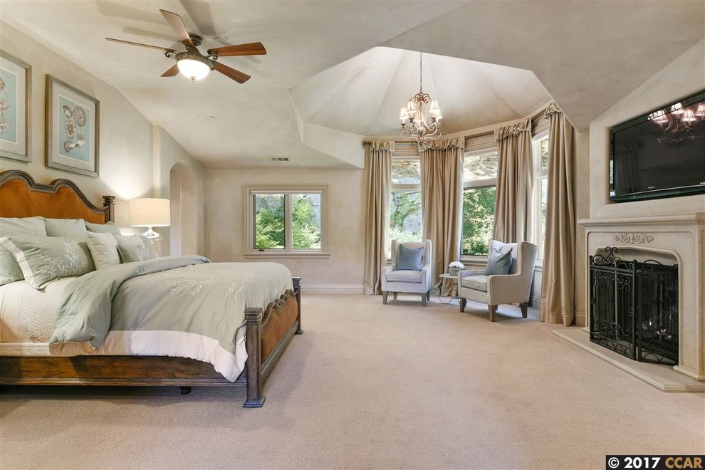 Inspiration for a timeless bedroom remodel in San Francisco