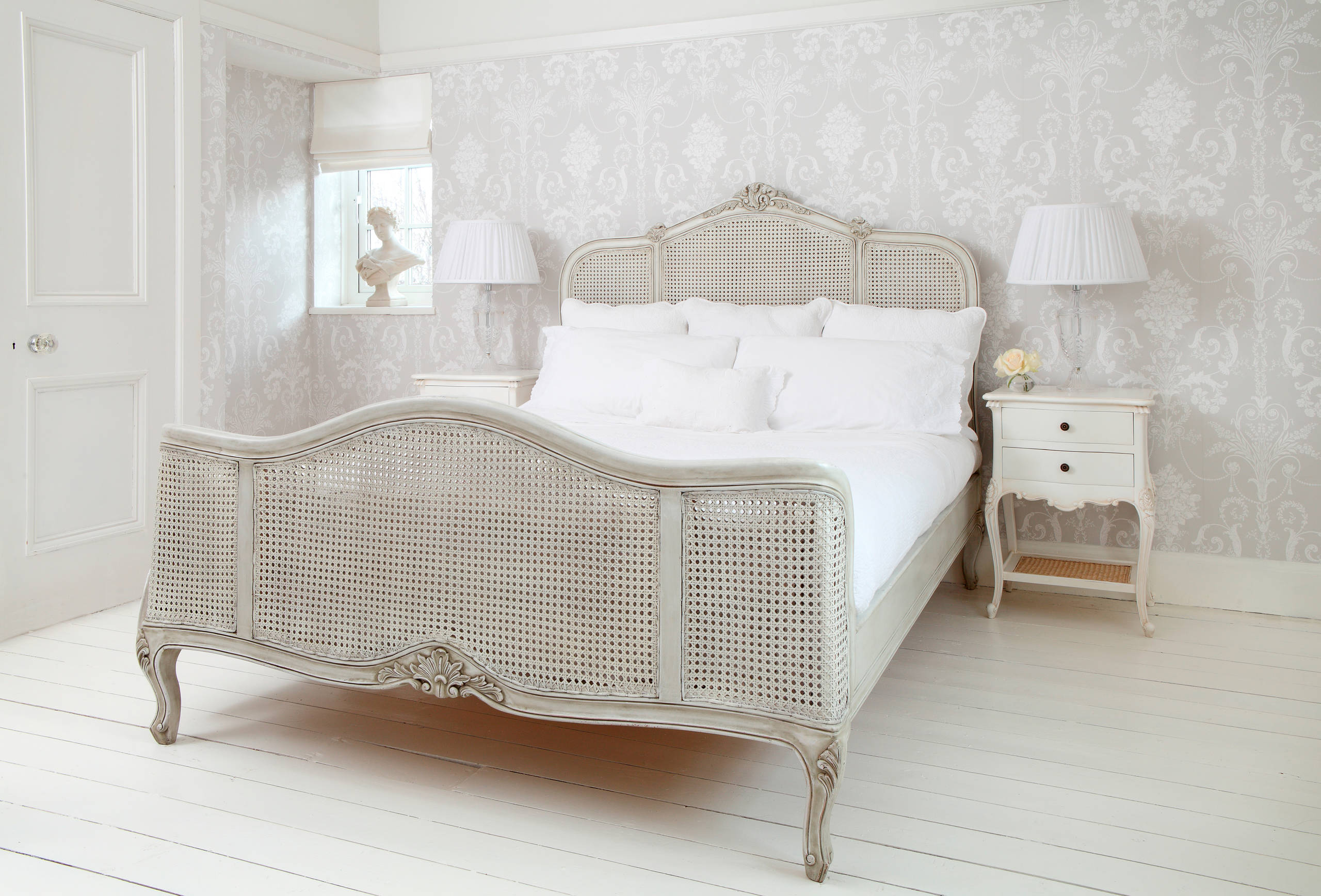 Кровать во французском стиле из ротанга