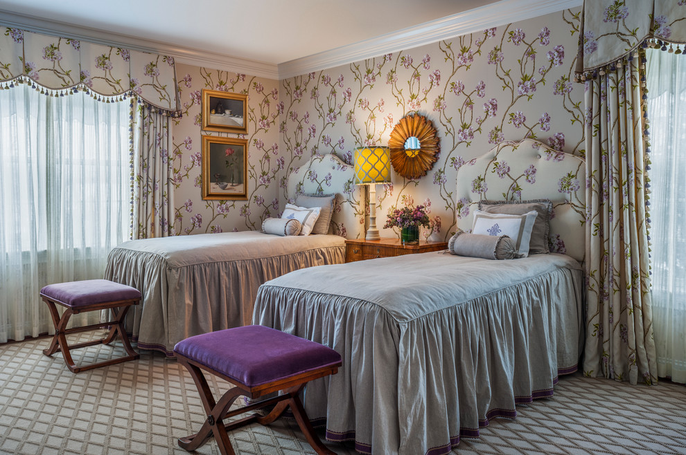 フィラデルフィアにある中くらいなトラディショナルスタイルのおしゃれな客用寝室 (オレンジの壁、暖炉なし)