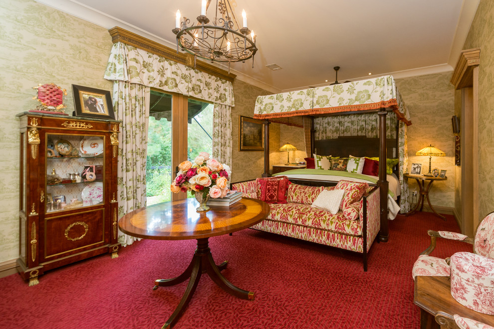 ヒューストンにある地中海スタイルのおしゃれな寝室 (カーペット敷き、赤い床) のレイアウト