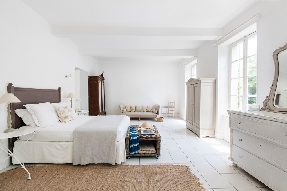 トゥールーズにある地中海スタイルのおしゃれな寝室のレイアウト