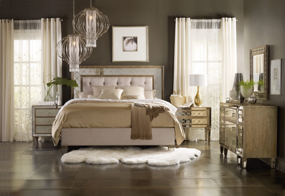 Стильный дизайн: хозяйская спальня в стиле неоклассика (современная классика) с коричневыми стенами и полом из керамической плитки - последний тренд