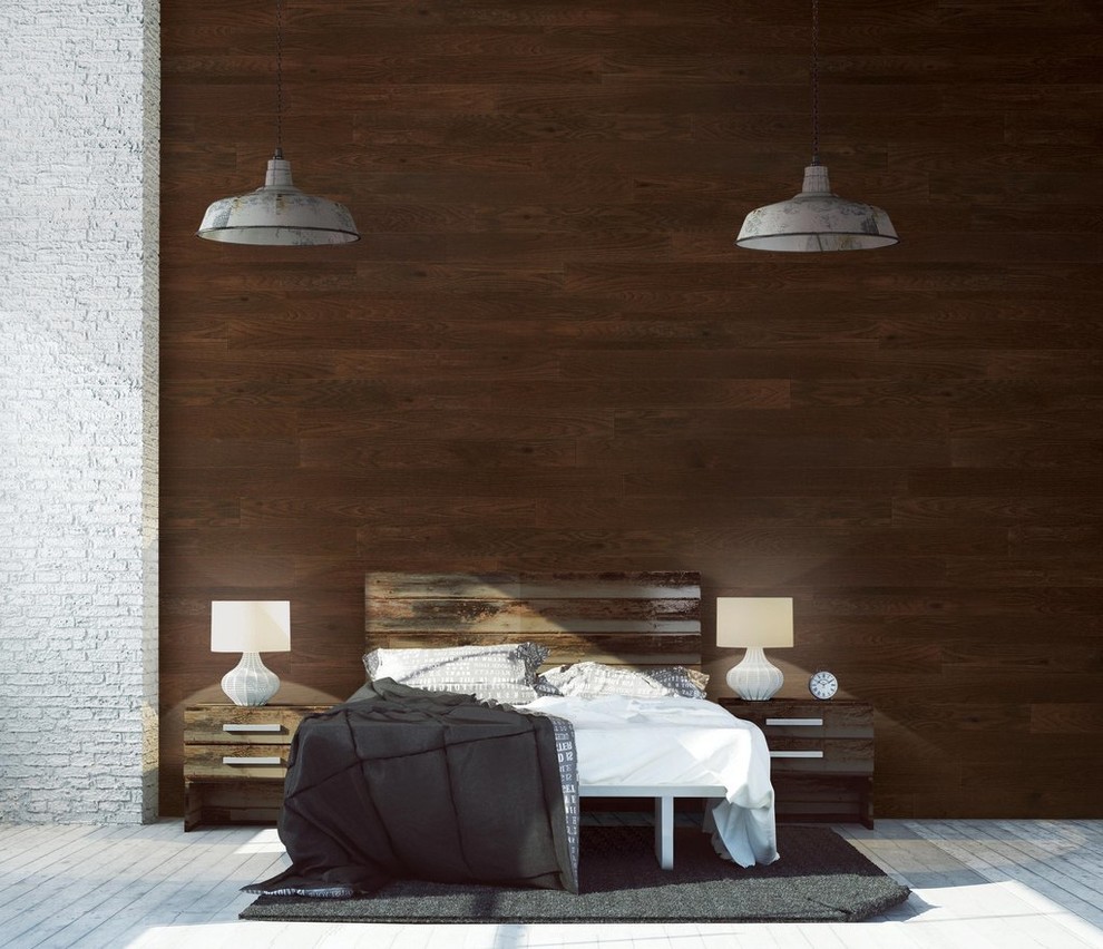 Inspiration pour une grande chambre parentale chalet avec un mur marron, parquet clair et un sol blanc.