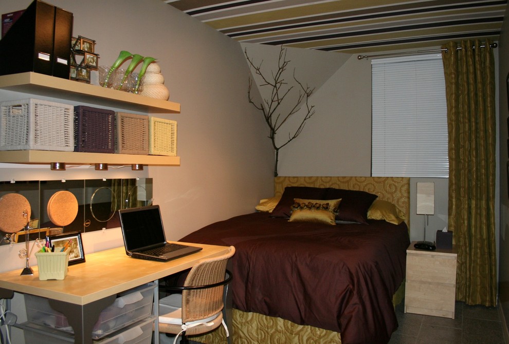 Diseño de dormitorio contemporáneo pequeño con paredes grises, suelo vinílico y suelo gris