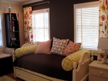 Photo of a small contemporary bedroom in Orlando with brown walls and medium hardwood flooring.