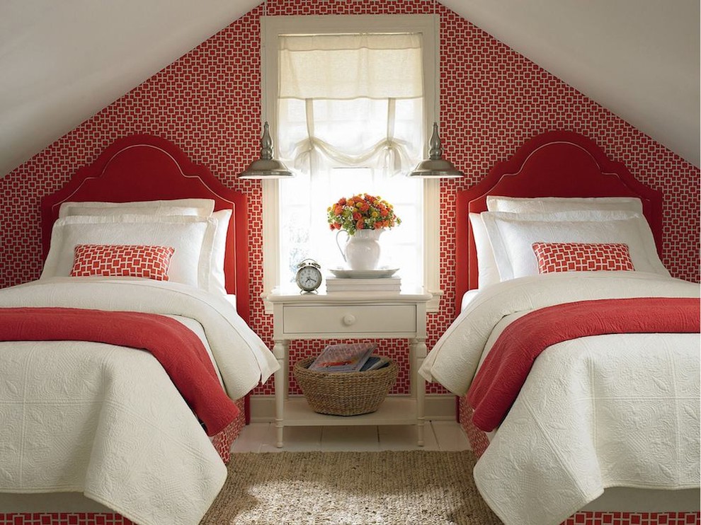 На фото: гостевая спальня среднего размера, (комната для гостей) в стиле неоклассика (современная классика) с красными стенами и полом из керамической плитки с