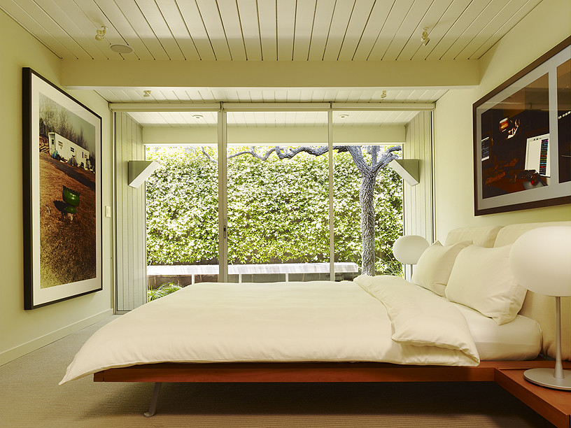 サンフランシスコにあるミッドセンチュリースタイルのおしゃれな寝室のインテリア