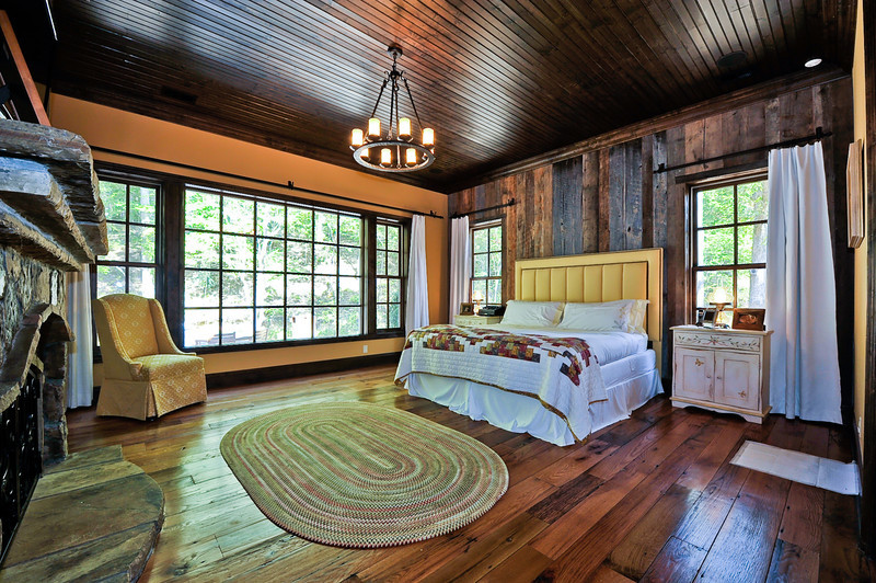 Bedroom - rustic bedroom idea in Nashville