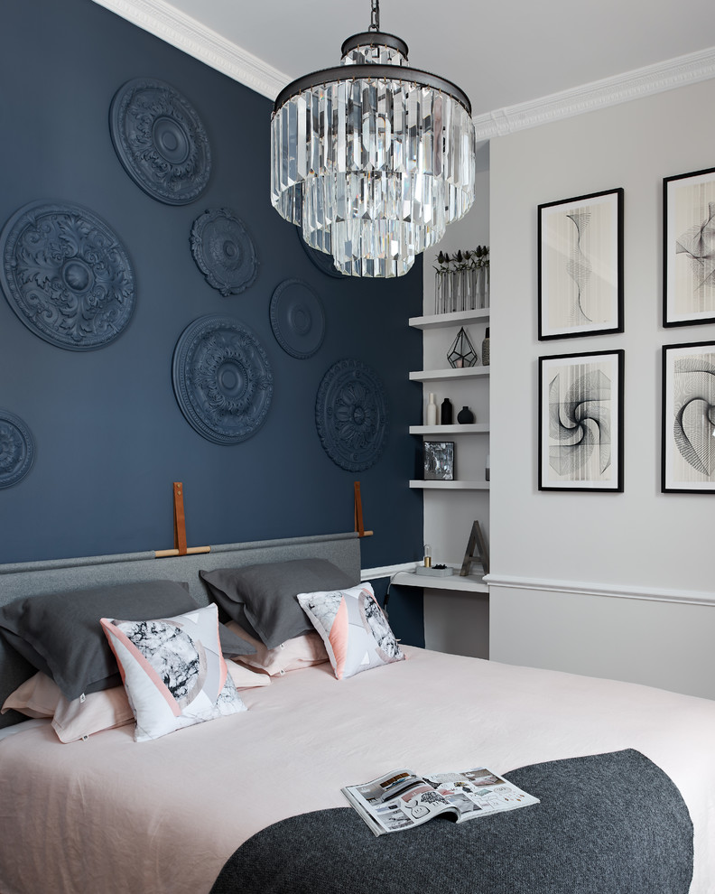 Источник вдохновения для домашнего уюта: спальня среднего размера в современном стиле с синими стенами