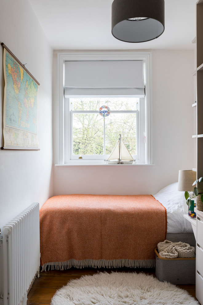 Klassisches Schlafzimmer mit weißer Wandfarbe in London