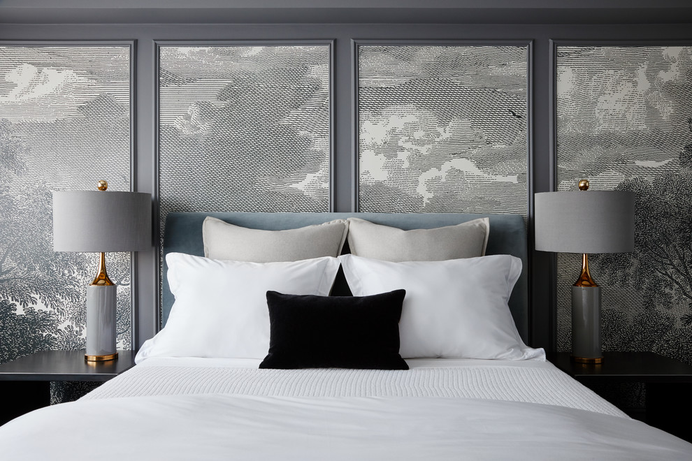 Идея дизайна: гостевая спальня (комната для гостей) в современном стиле с серыми стенами, паркетным полом среднего тона и коричневым полом