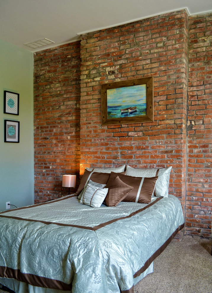 Diseño de dormitorio principal clásico pequeño sin chimenea con paredes verdes, moqueta y suelo beige
