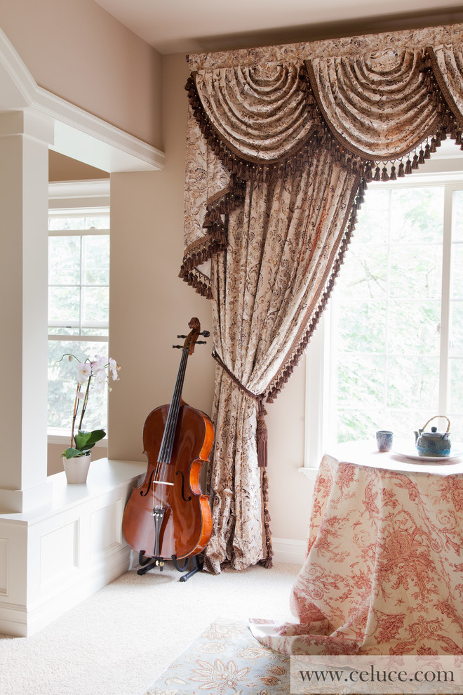 This is an example of a bohemian bedroom in Seattle.
