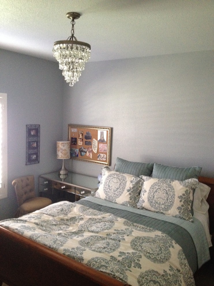 Bedroom - traditional bedroom idea in Albuquerque