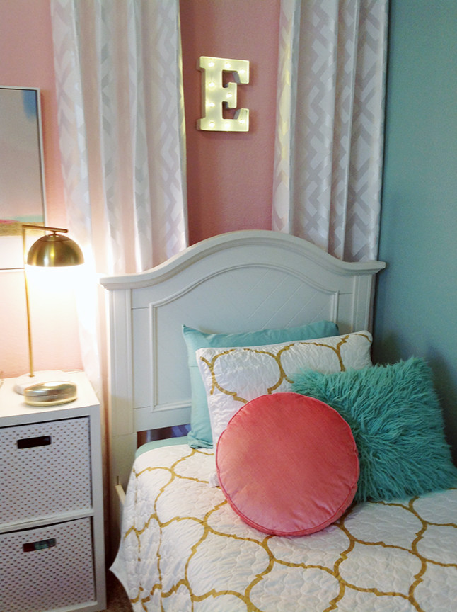 Small transitional carpeted and multicolored floor bedroom photo in Orlando with pink walls and no fireplace