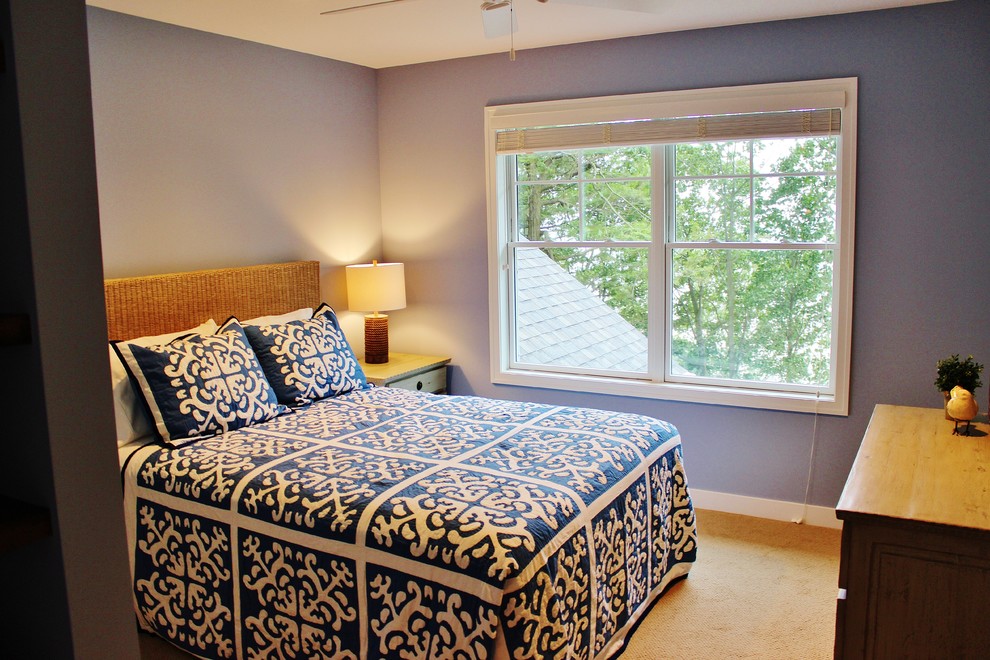 Ispirazione per una camera degli ospiti stile marinaro con pareti blu e pavimento con piastrelle in ceramica