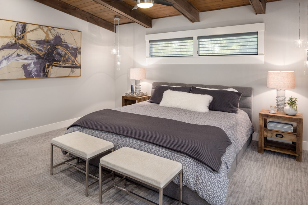Пример оригинального дизайна: хозяйская спальня среднего размера в стиле ретро с серыми стенами, ковровым покрытием и серым полом без камина
