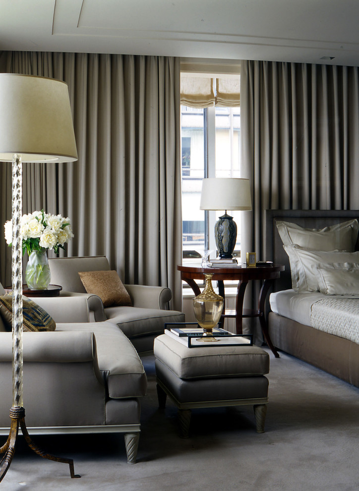 Свежая идея для дизайна: спальня в классическом стиле с ковровым покрытием и серым полом - отличное фото интерьера