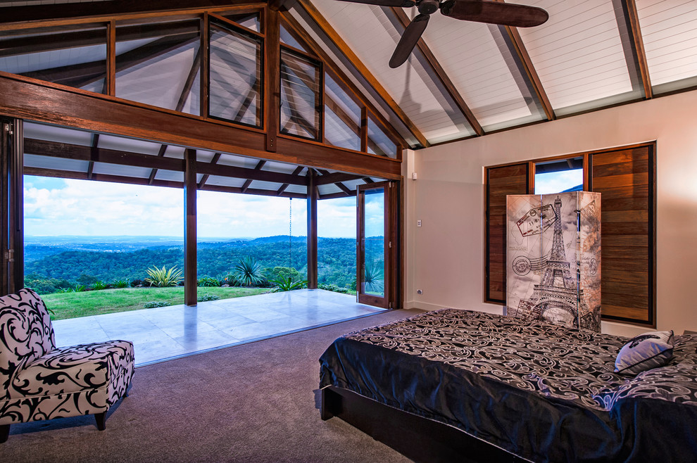 Источник вдохновения для домашнего уюта: большая хозяйская спальня в морском стиле с ковровым покрытием