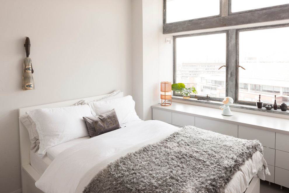 Modernes Schlafzimmer mit weißer Wandfarbe in London