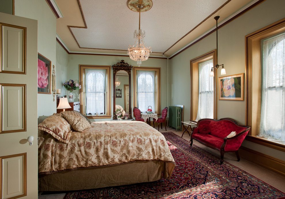 Photo of a classic bedroom in Philadelphia.