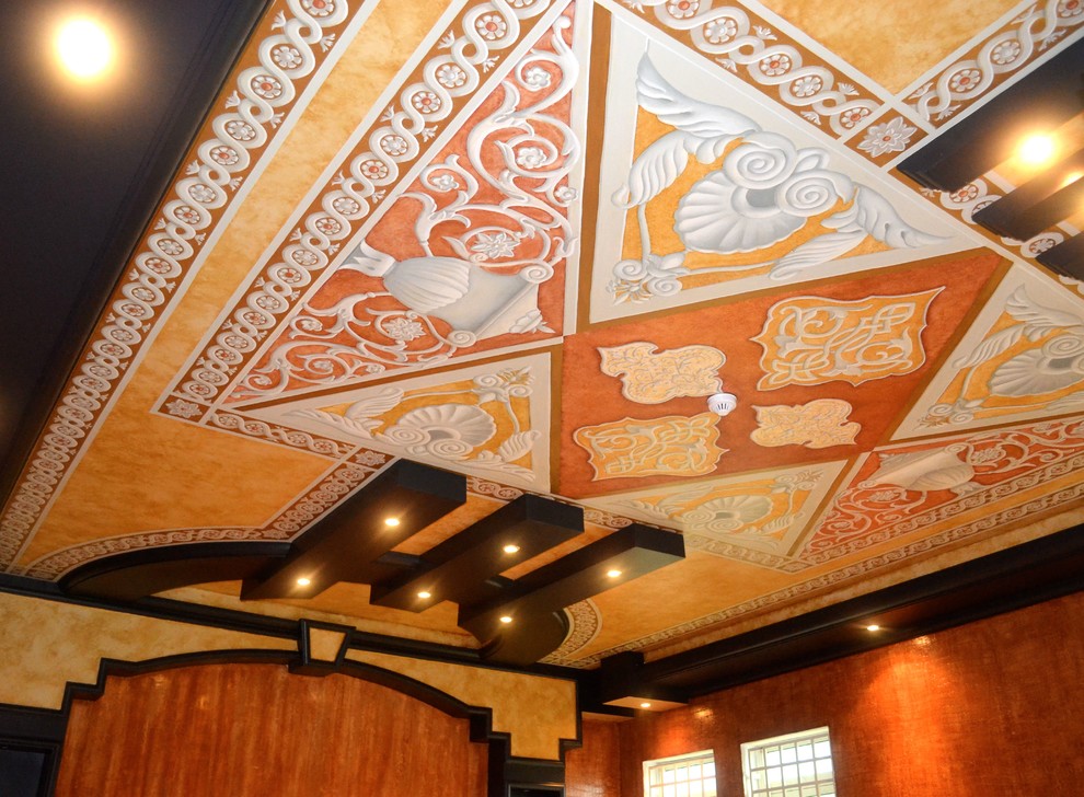 Geräumiges Stilmix Hauptschlafzimmer mit bunten Wänden und Keramikboden in Houston