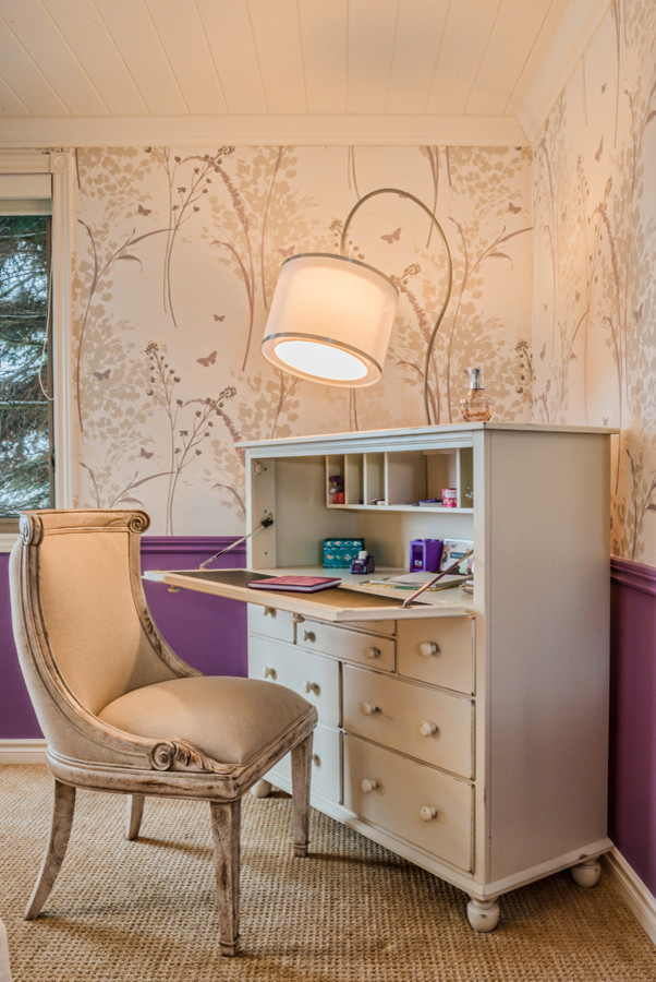 Klassisches Hauptschlafzimmer mit beiger Wandfarbe und Teppichboden in Toronto