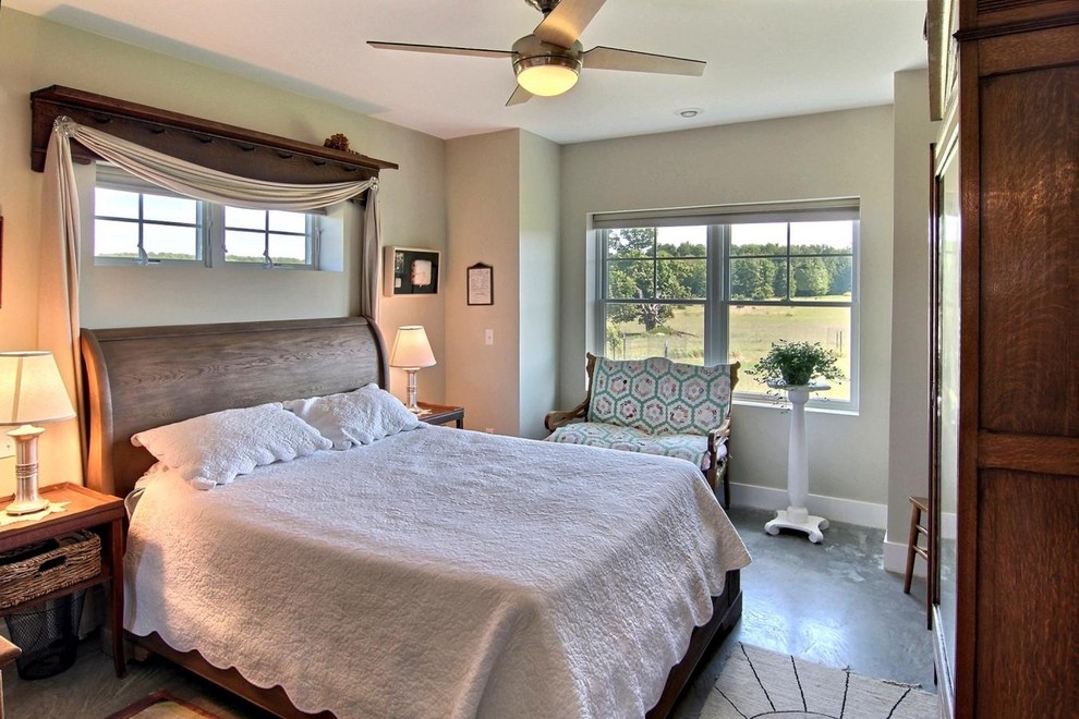Diseño de dormitorio principal de estilo americano de tamaño medio sin chimenea con paredes grises y suelo de baldosas de cerámica