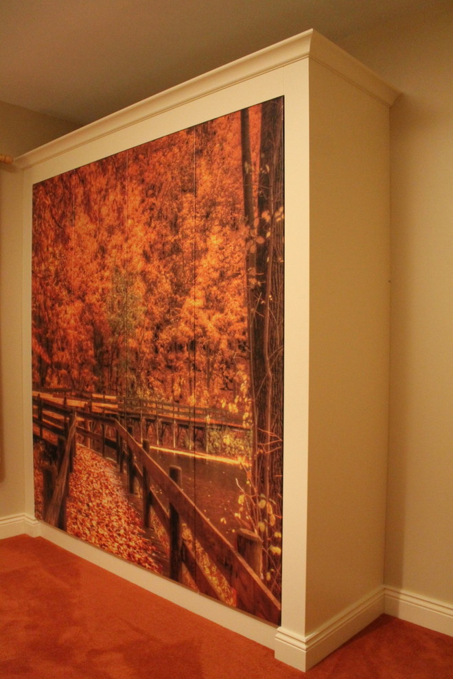 Immagine di una camera degli ospiti contemporanea con pareti beige, moquette e nessun camino