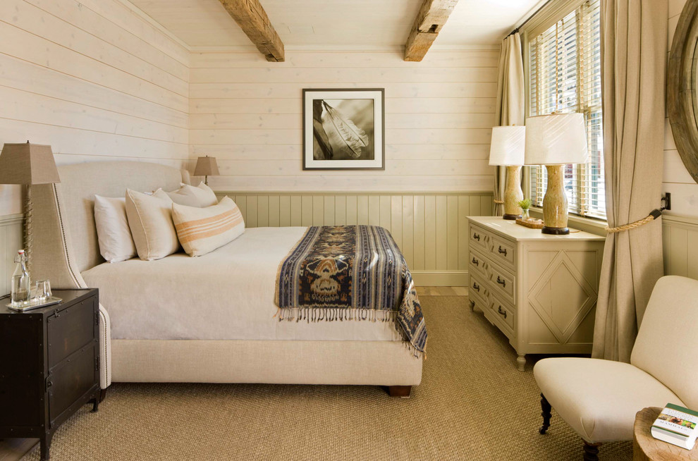 Стильный дизайн: спальня в стиле рустика с ковровым покрытием без камина - последний тренд