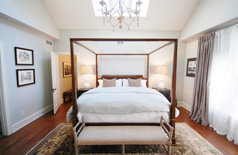 Пример оригинального дизайна: спальня в стиле неоклассика (современная классика) с серыми стенами