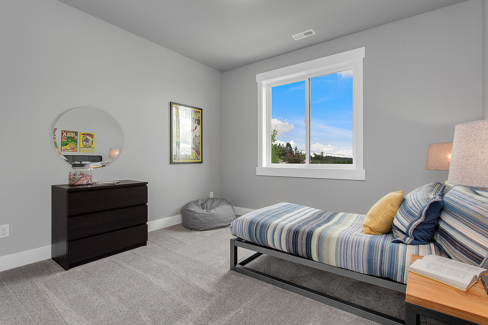 Idées déco pour une chambre avec moquette classique de taille moyenne avec un mur gris.