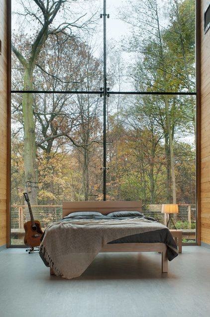 Идея дизайна: большая хозяйская спальня в современном стиле